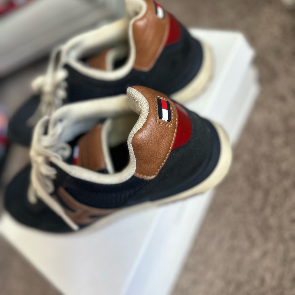 Tommy Hilfiger shoes - Picture 1 of 6